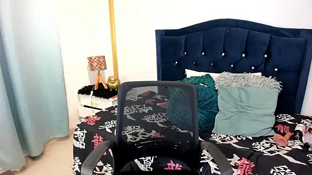 Inaya Khalifa online show from 17, 4, 2026