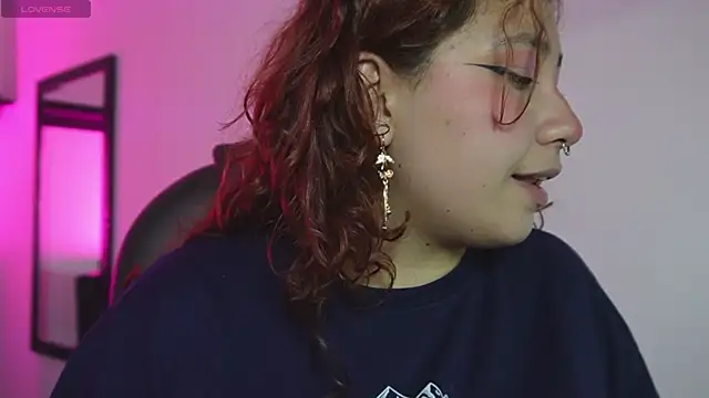 littlee red online show from 18, 4, 2026