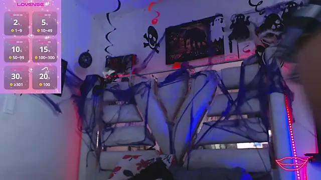 Snapshot of Hanna_Plum chatting on 29, 10, 2025 Hanna Plum online show from 29, 10, 2025