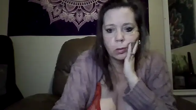 Snapshot of curvymaturemaryjane chatting on 5, 1, 2026 curvymaturemaryjane online show from 5, 1, 2026