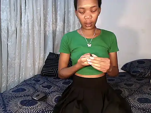 MinnieBee101 online show from 6, 2, 2026