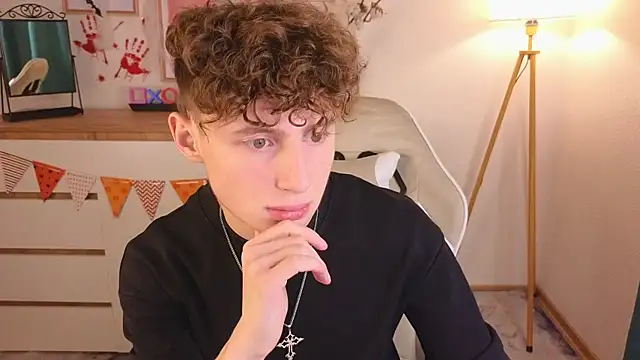 Snapshot of crisp1n chatting on 29, 10, 2025 crisp1n online show from 29, 10, 2025