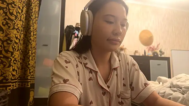 Snapshot of YourCoreanmiracle chatting on 14, 11, 2025 YourCoreanmiracle online show from 14, 11, 2025