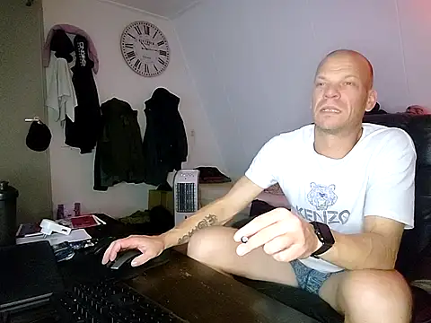 Snapshot of Kinky_Play1 chatting on 19, 10, 2025 Kinky Play1 online show from 19, 10, 2025