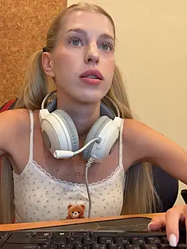 kira mia online show from 10, 3, 2026