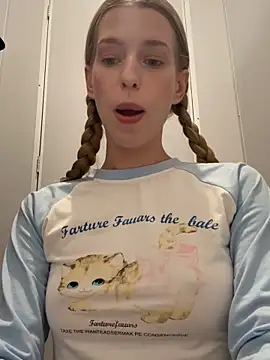 kira mia online show from 26, 3, 2026