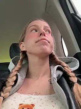 kira mia online show from 22, 4, 2026