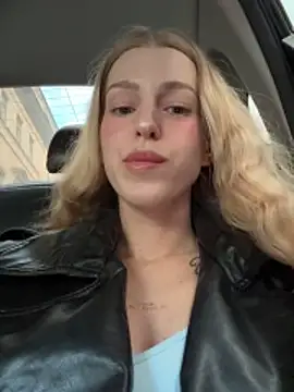 kira mia online show from 24, 4, 2026