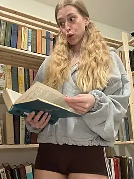 kira mia online show from 25, 4, 2026