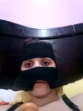 Snapshot of SandyAmr chatting on 6, 11, 2025 SandyAmr online show from 6, 11, 2025