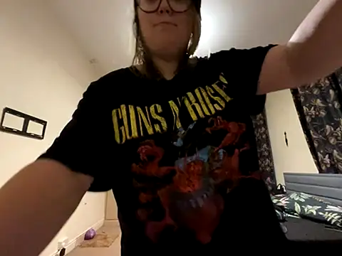 Scarletcum22 online show from 4, 11, 2025