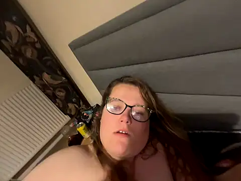 Scarletcum22 online show from 3, 12, 2025