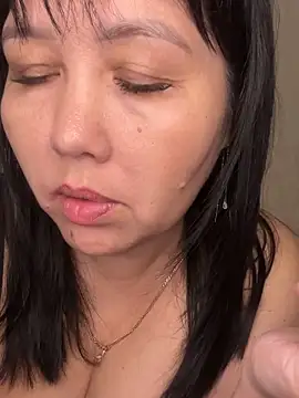 Snapshot of Love__Mom chatting on 24, 10, 2025 Love Mom online show from 24, 10, 2025