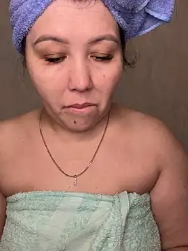 Snapshot of Love__Mom chatting on 16, 11, 2025 Love Mom online show from 16, 11, 2025