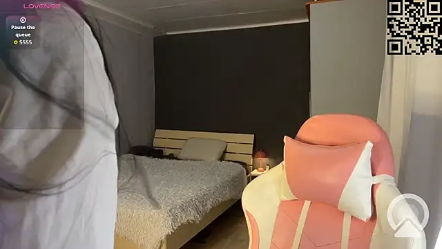 Snapshot of ella_simons chatting on 5, 2, 2026 ella simons online show from 5, 2, 2026