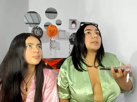 Snapshot of Twodirtyteens18 chatting on 28, 10, 2025 Twodirtyteens18 online show from 28, 10, 2025