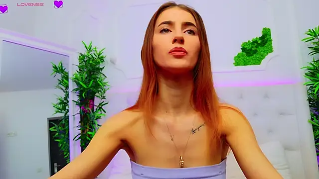 ElisaCharm online show from 11, 11, 2025