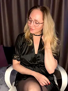 Snapshot of Drink_me_all_up chatting on 17, 11, 2025 Drink me all up online show from 17, 11, 2025