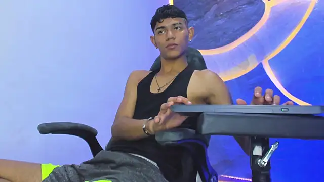 Sex Boy 33  online show from 25, 11, 2025