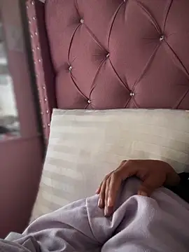 Violeet-Smith online show from 19, 4, 2026