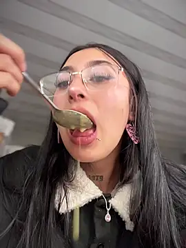 Violeet-Smith online show from 23, 4, 2026