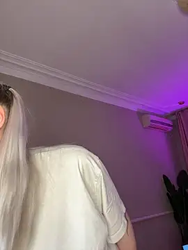 HugeBoobsAlice online show from 19, 12, 2025