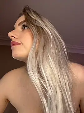 Snapshot of HugeBoobsAlice chatting on 14, 5, 2026 HugeBoobsAlice online show from 14, 5, 2026