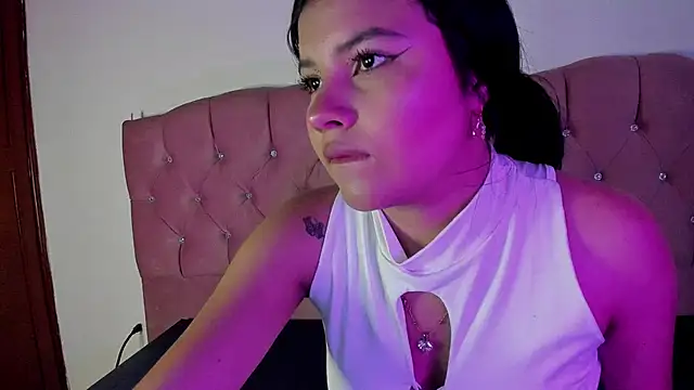 Sara Moon 18 online show from 23, 10, 2025