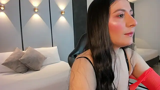 mia collins96 online show from 19, 4, 2026