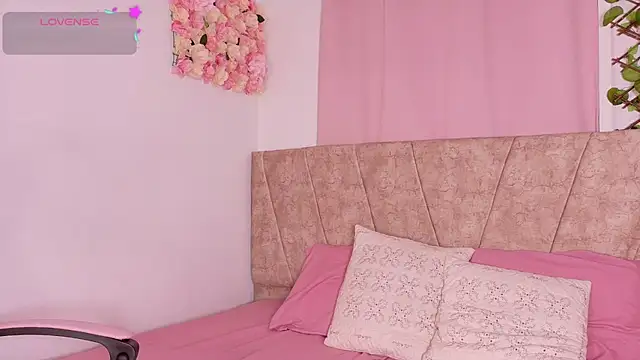 Snapshot of Karina_Wong chatting on 19, 11, 2025 Karina Wong online show from 19, 11, 2025