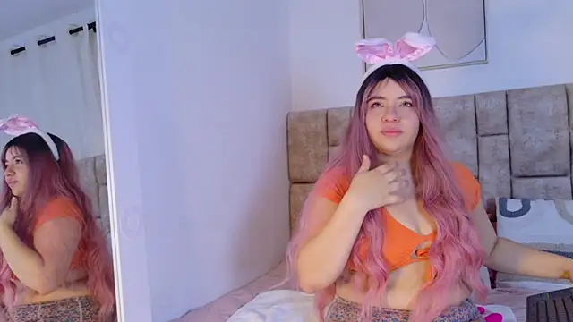 Snapshot of Karina_Wong chatting on 26, 11, 2025 Karina Wong online show from 26, 11, 2025