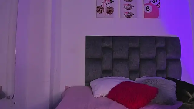 kittymonroe1 online show from 4, 6, 2026