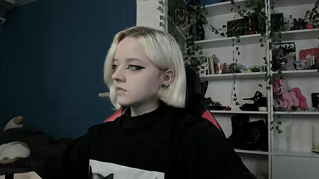 Holy Mistress S online show from 15, 11, 2025