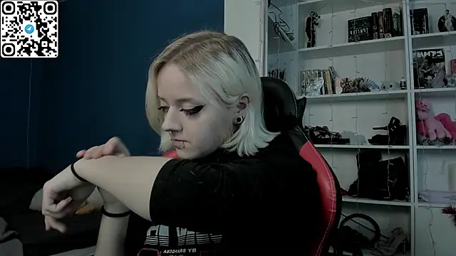 Holy Mistress S online show from 19, 12, 2025