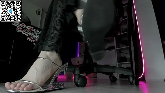 Holy Mistress S online show from 26, 6, 2026