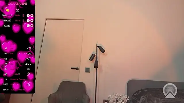 Snapshot of majestic_madam chatting on 21, 12, 2025 majestic madam online show from 21, 12, 2025