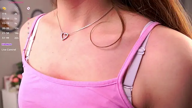 Snapshot of LeonoraWoods chatting on 7, 11, 2025 LeonoraWoods online show from 7, 11, 2025