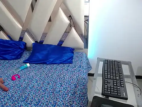 Snapshot of yuliet_latin69 chatting on 24, 10, 2025 yuliet latin69 online show from 24, 10, 2025