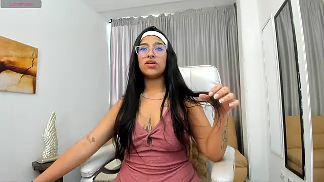 Claire Aristizabal  online show from 29, 10, 2025