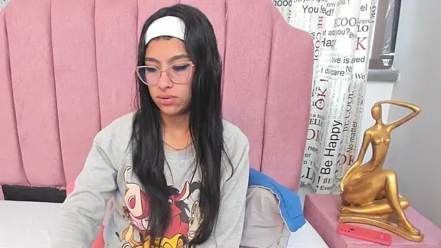 Claire Aristizabal  online show from 23, 11, 2025