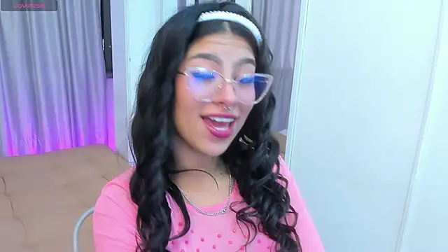 Claire Aristizabal  online show from 29, 11, 2025