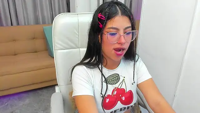 Claire Aristizabal  online show from 2, 12, 2025