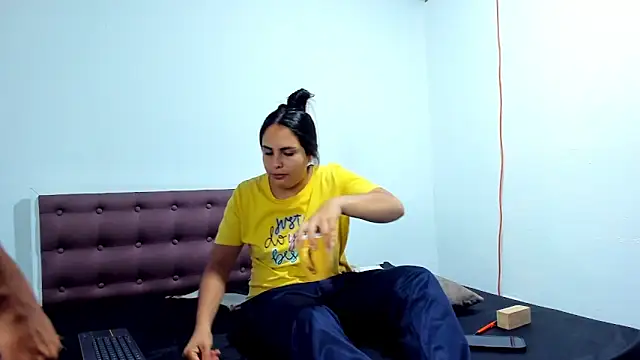 AshleyDeLuca  online show from 28, 4, 2026