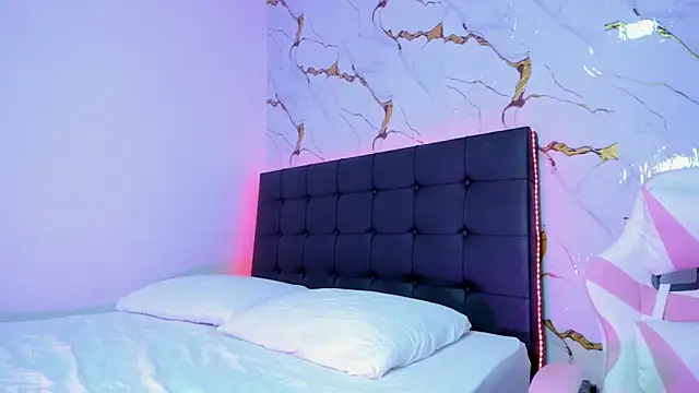 Scarlet DLuce online show from 9, 4, 2026