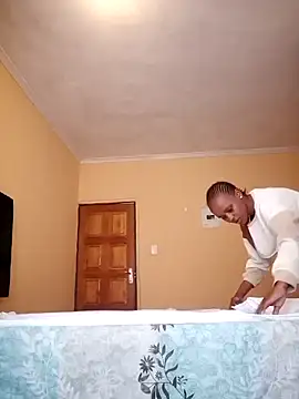 yummy-caramel online show from 12, 3, 2026