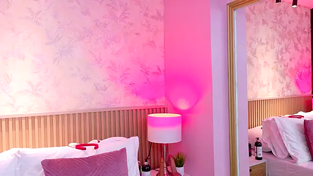 AdelineJhones online show from 18, 12, 2025