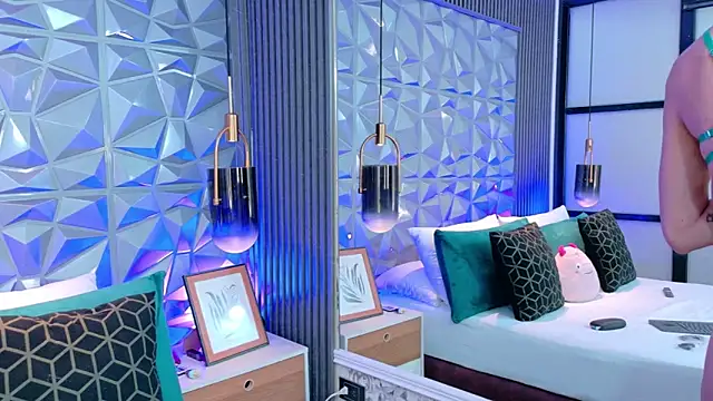 AdelineJhones online show from 22, 4, 2026