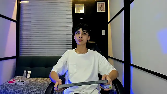 LiamPage  online show from 17, 11, 2025