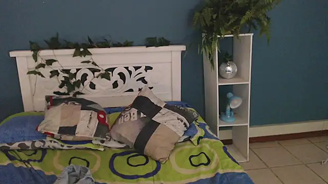 Samantha  Benet online show from 6, 3, 2026