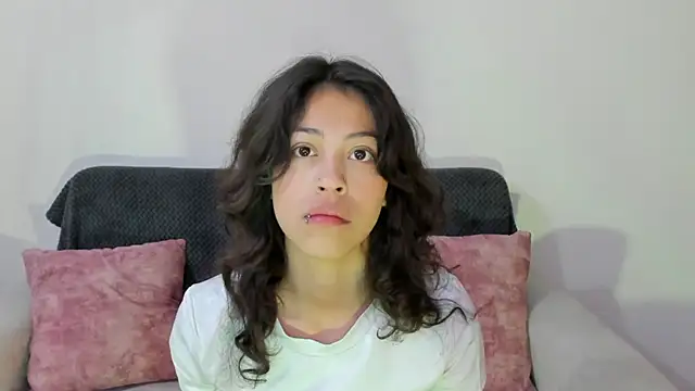 emily jonessxx online show from 15, 12, 2025